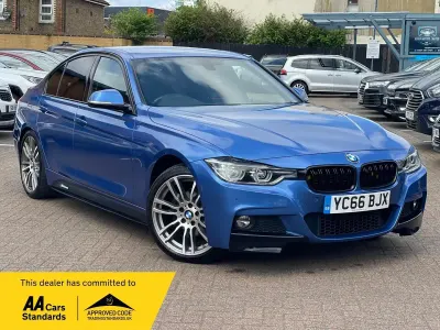 Begagnad BMW 330e M Sport 2016 Blå Sedan