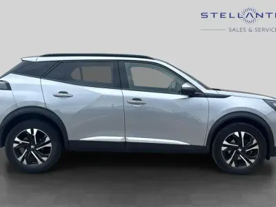 Usado Peugeot 2008 Allure 129 CV (94 kW) 2021 Gris SUV
