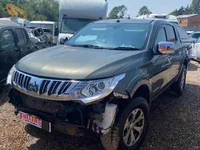 Used Mitsubishi L200 178 HP (130 kW) 2015 Green Pickup