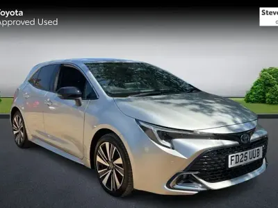 Used Toyota Corolla Design 140 HP (102 kW) 2025 Silver Hatchback