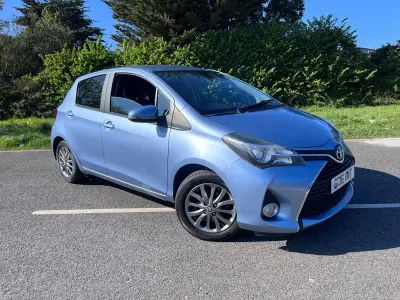 Używany Toyota Yaris 99 KM (72 kW) 2016 Niebieski Hatchback