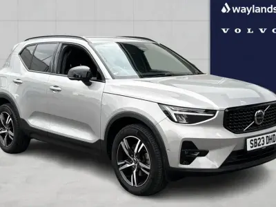 Usado Volvo XC40 Plus 161 CV (118 kW) 2023 Plateado SUV