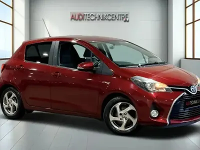 Used Toyota Yaris 100 HP (73 kW) 2017 Red Hatchback