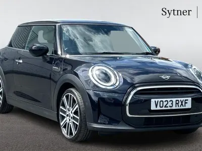 Usado Mini Cooper Exclusive 134 CV (98 kW) 2023 Negro Utilitario
