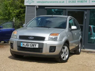 Używany Ford Fusion Zetec 80 KM (58 kW) 2011 Srebrny Hatchback