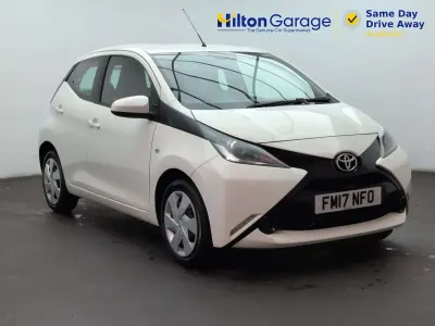 Used Toyota Aygo X-play 69 HP (50 kW) 2017 White Hatchback