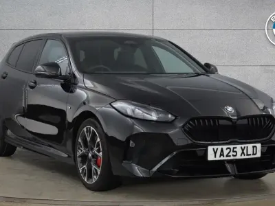 Usado BMW 120 M Sport 168 CV (123 kW) 2025 Negro Utilitario