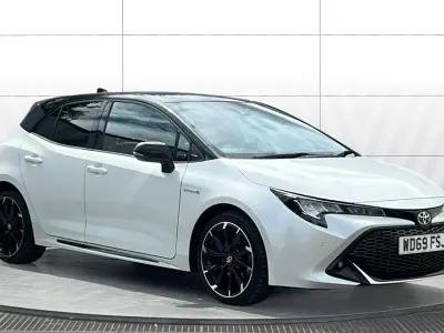 Used Toyota Corolla Sport 184 HP (135 kW) 2020 White/black Hatchback
