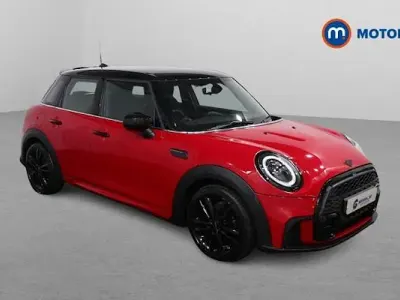 Usado Mini Cooper Hatch 136 CV (100 kW) 2022 Rojo Utilitario