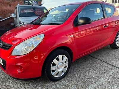 Used Hyundai i20 Classic 77 HP (56 kW) 2009 Red Hatchback