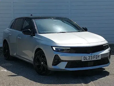 Usado Vauxhall Astra 130 CV (95 kW) 2023 Gris Utilitario