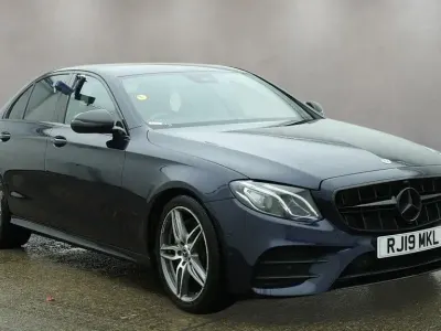 Gebraucht Mercedes E220 AMG line 194 PS (142 kW) 2019 Blau Limousine