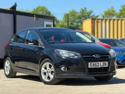 Second-hand Ford Focus Zetec 125 CP (91 kW) 2012 Negru Hatchback