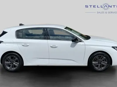 Used Peugeot 308 Active Premium 129 HP (94 kW) 2022 White Hatchback