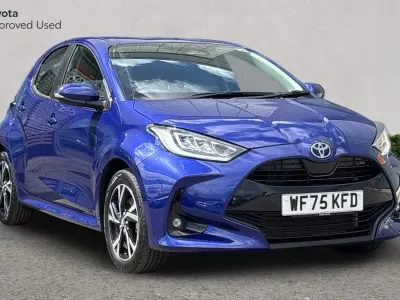 Używany Toyota Yaris Hybrid Design 116 KM (85 kW) 2025 Niebieski Hatchback