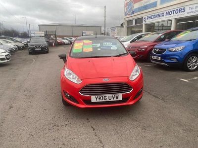 Used Ford Fiesta Zetec 82 HP (60 kW) 2016 Red Hatchback