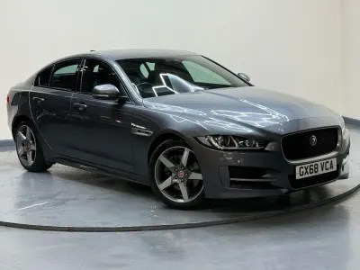 Begagnad Jaguar XE R-Sport 180 HK (132 kW) 2018 Grå Sedan
