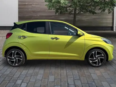 Usado Hyundai i10 Premium 63 HP (46 kW) 2025 Verde Citadino