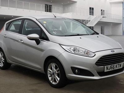 Usado Ford Fiesta Zetec 2016 Prateado Citadino