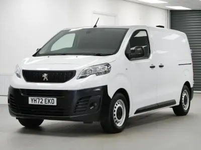 Käytetty Peugeot Expert Premium 100 HP (73 kW) 2022 Valkoinen Van