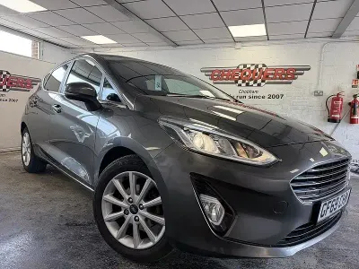 Usado Ford Fiesta Titanium 100 CV (73 kW) 2019 Gris Utilitario