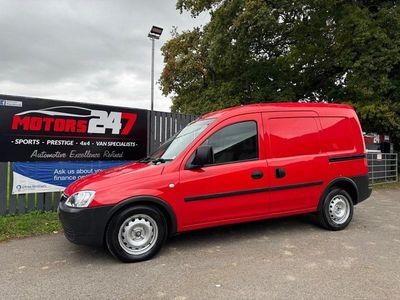 Used Vauxhall Combo 75 HP (55 kW) 2011 Red Van