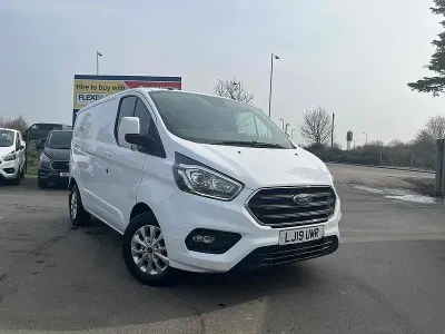 Used Ford Transit Custom Limited 130 HP (95 kW) 2019 White Van