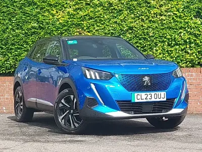 Begagnad Peugeot e-2008 GTi 100 kW (136 HK) 2023 Blå SUV