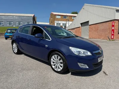 Used Vauxhall Astra 115 HP (84 kW) 2012 Blue Hatchback