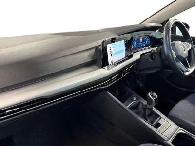 Used VW Golf VIII Life 150 HP (110 kW) 2022 Blue Hatchback