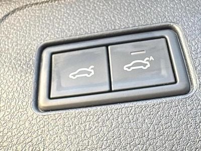 Used VW Passat R-line 150 HP (110 kW) 2023 Blue Estate