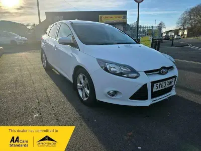 Second-hand Ford Focus Zetec 2013 Alb Hatchback