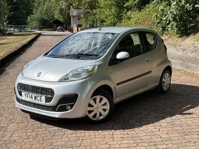 Used Peugeot 107 Active 68 HP (50 kW) 2014 Silver Hatchback