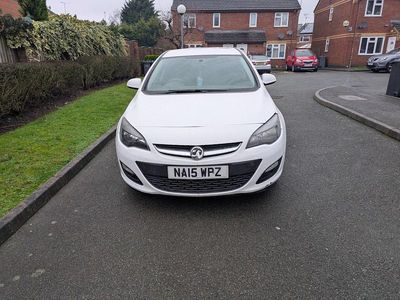 Used Vauxhall Astra Excite 2015 White Hatchback