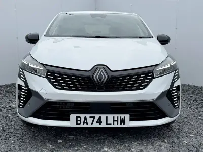 Used Renault Clio V Esprit Alpine 90 HP (66 kW) 2024 White Hatchback