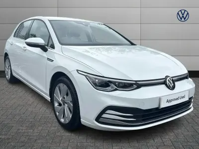 Begagnad VW Golf VIII Style 150 HK (110 kW) 2023 Vit Halvkombi