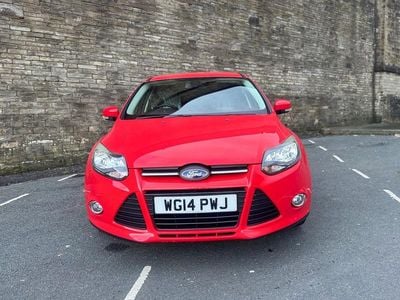 Used Ford Focus Zetec 125 HP (91 kW) 2014 Red Hatchback