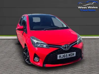 Used Toyota Yaris Sport 99 HP (72 kW) 2015 Red Hatchback