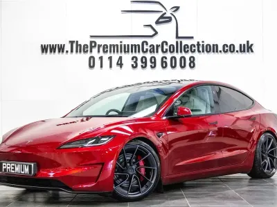 Używany Tesla Model 3 Performance 461 kW (627 KM) 2024 Czerwony Sedan/Limuzyna