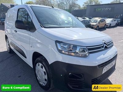 Used Citroën Berlingo PureTech 108 HP (79 kW) 2023 White MPV