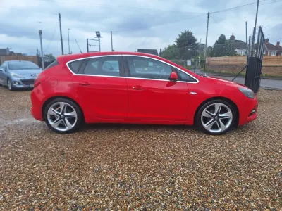 Second-hand Vauxhall Astra Edition 2014 Roșu Hatchback