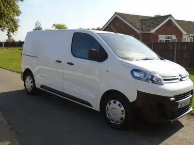 Used Citroën Dispatch 120 HP (88 kW) 2019 White MPV