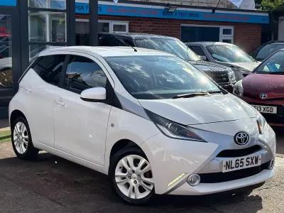 Used Toyota Aygo X-pure 68 HP (50 kW) 2015 White Hatchback
