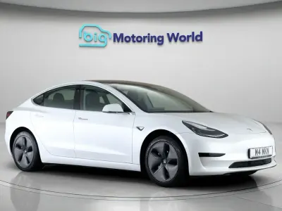 Used Tesla Model 3 Standard Range Plus 222 kW (302 HP) 2020 White Sedan