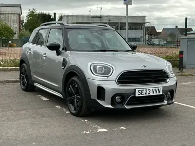 Używany Mini Cooper Countryman Classic 134 KM (98 kW) 2023 Srebrny SUV