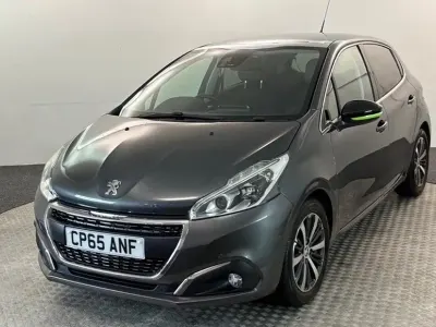 Usado Peugeot 208 Allure 110 HP (80 kW) 2015 Cinzento Citadino
