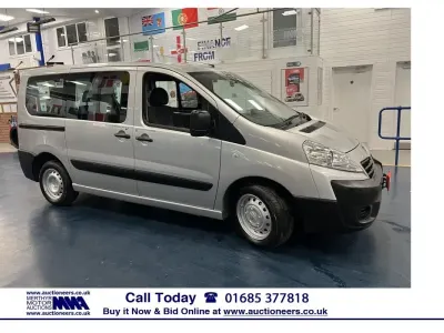 Begagnad Peugeot TePee Access 98 HK (72 kW) 2016 Silver Minibuss