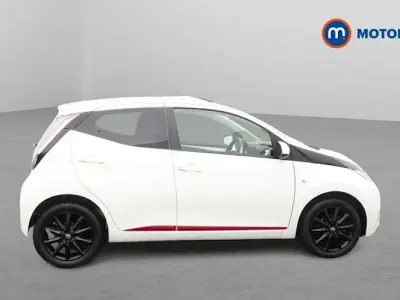 Used Toyota Aygo x-press 69 HP (50 kW) 2018 White Hatchback