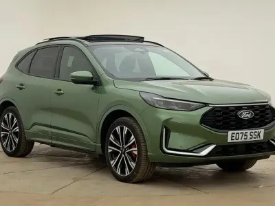 Used Ford Kuga ST-Line X 243 HP (178 kW) 2025 Bursting green (metallic) SUV