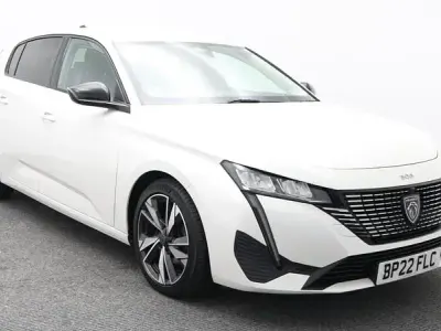 Used Peugeot 308 Allure 130 HP (95 kW) 2022 White Hatchback